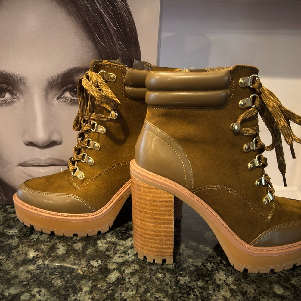 Jennifer Lopez Brown Heeled Boots with Chunky Platform